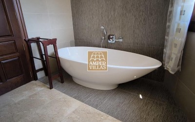 Fantastic villa with large plot, offering privacy and sea views.